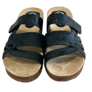 Savvy Slip-Ons Shoe Sandals Women’s Size 9 Color Black Velcro Strap Bark